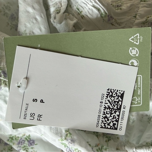 H&M Smocked Square-Neck Maxi Dress in White Floral - Picture 7 of 7